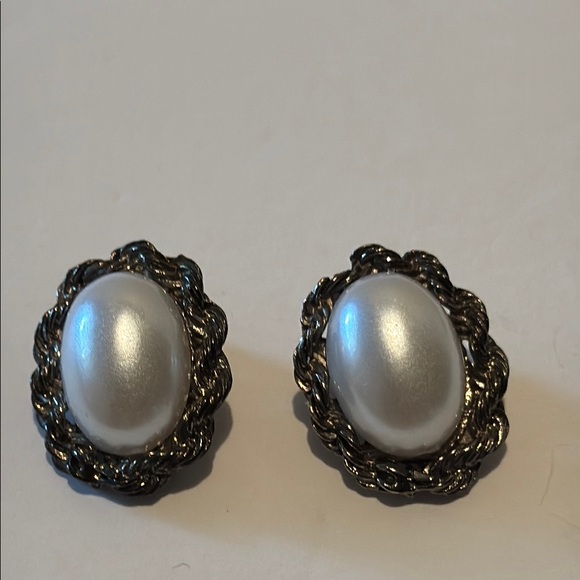 Vintage Estste Assorted Clip  On Earrings Lot - Picture 2 of 8